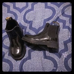 Kids black patent leather Dr Marten